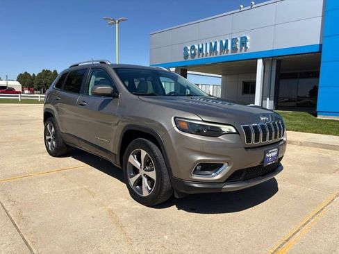 Used 2019 Jeep Cherokee Limited AWD/4WD image 2