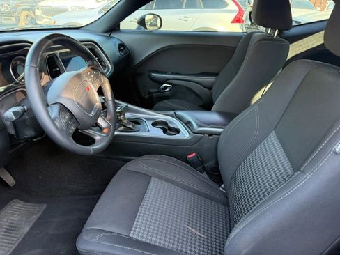 Used 2019 Dodge Challenger SXT RWD image 4