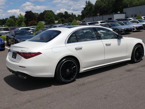 Used 2022 Mercedes-Benz S 580 4MATIC Sedan w/ AMG Line Package image 5