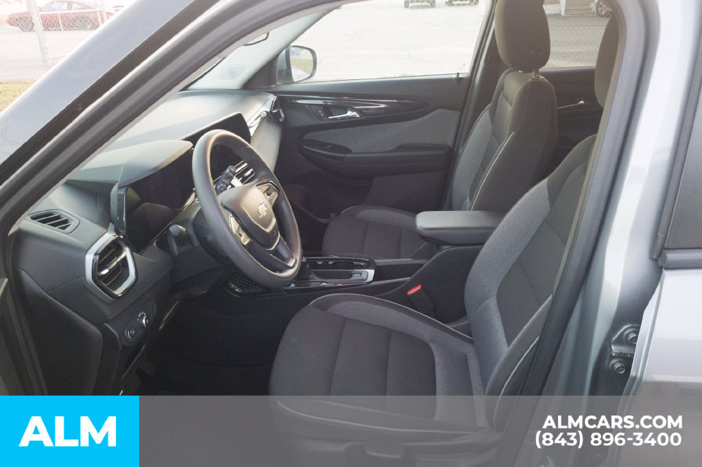 Used 2025 Chevrolet TrailBlazer LT FWD image 6