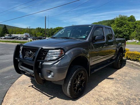 Used 2021 Nissan Frontier SV w/ Midnight Edition Floor Mats AWD/4WD image 3