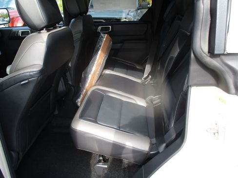 New 2025 Ford Bronco Outer Banks w/ Sasquatch Package image 15