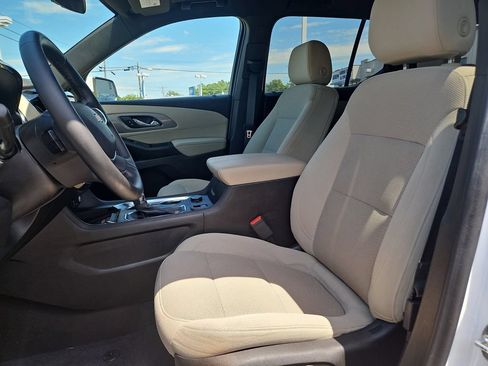 Used 2023 Chevrolet Traverse LT w/ LPO, Cargo Package AWD/4WD image 19