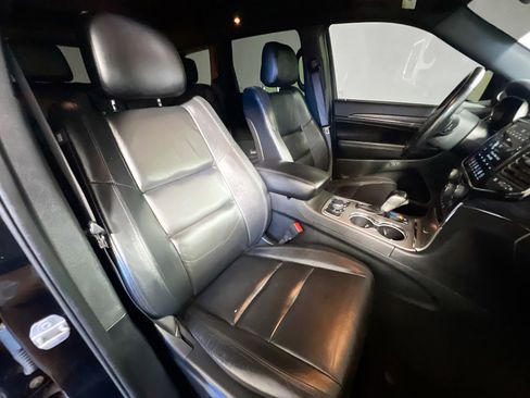 Used 2022 Jeep Grand Cherokee Limited image 31