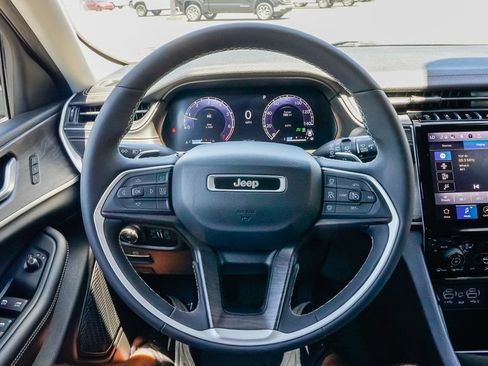 Used 2023 Jeep Grand Cherokee Limited w/ Black Appearance Package RWD image 21