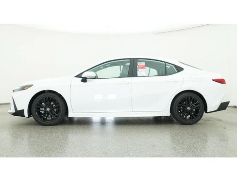 Used 2026 Toyota Camry SE FWD image 19
