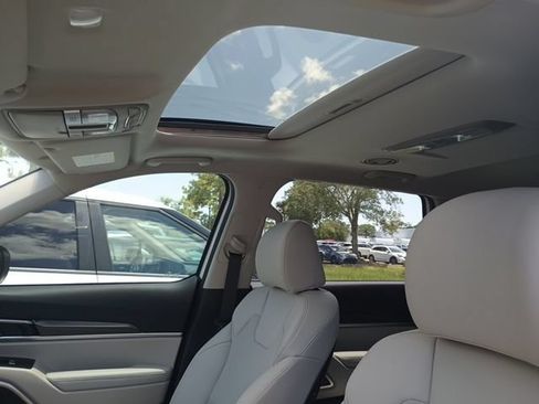 Used 2025 Kia Telluride S FWD image 12