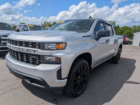Used 2019 Chevrolet Silverado 1500 Custom w/ Custom Value Package AWD/4WD image 2