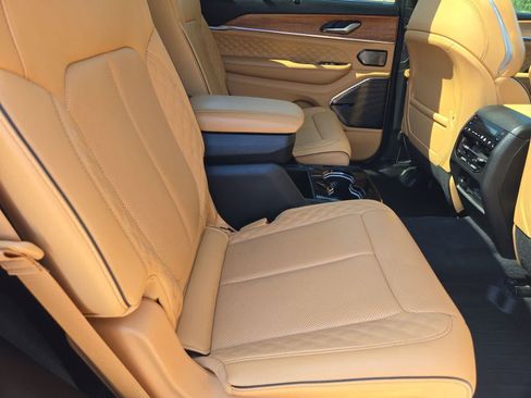 Used 2024 Jeep Grand Cherokee L Summit AWD/4WD image 19