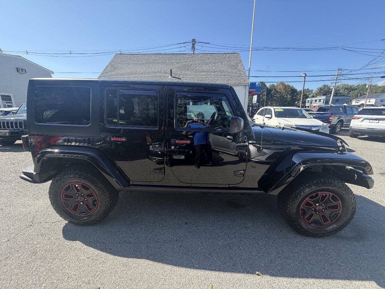 Used 2016 Jeep Wrangler Unlimited Sahara AWD/4WD image 8