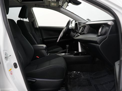 Used 2017 Toyota RAV4 XLE w/ Carpet Mat Package AWD/4WD image 11