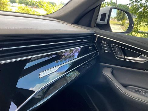 Used 2025 Audi Q8 Prestige AWD/4WD image 31