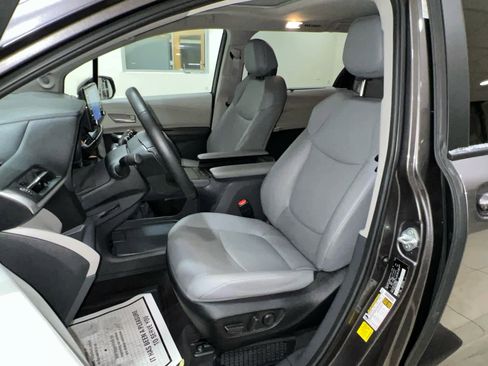 Used 2024 Toyota Sienna XLE w/ XLE Plus Package image 19