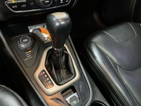 Used 2015 Jeep Cherokee Limited AWD/4WD image 17