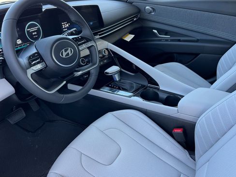 New 2025 Hyundai Elantra Limited image 8