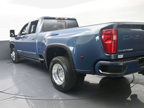 Used 2025 Chevrolet Silverado 3500 High Country w/ Technology Package AWD/4WD image 4