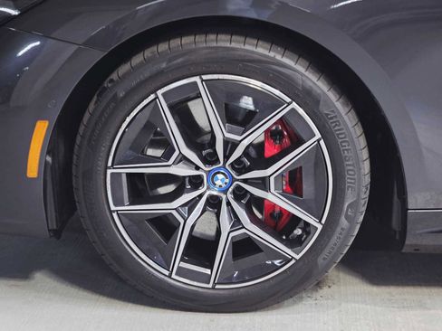 Used 2024 BMW i5 eDrive40i w/ M Sport Package image 8