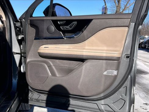 Used 2023 Lincoln Corsair Standard w/ Equipment Group 101A image 11