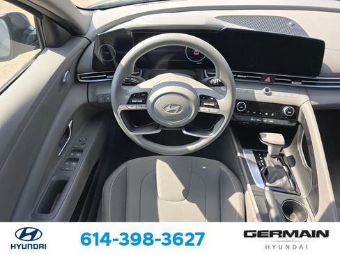 Used 2024 Hyundai Elantra SEL FWD image 17