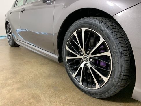 Used 2022 Toyota Camry XSE FWD image 6