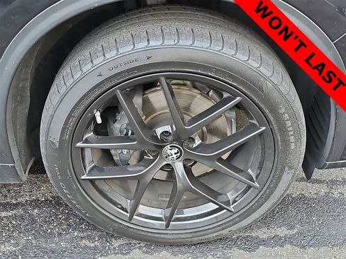 Used 2019 Alfa Romeo Stelvio w/ Nero Edizione image 12