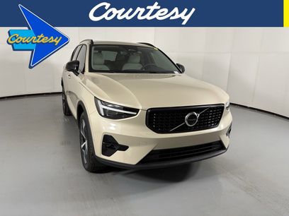 New 2026 Volvo XC40 B4 Plus w/ Climate Package