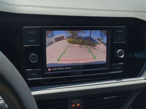 Used 2024 Volkswagen Jetta SE FWD image 24
