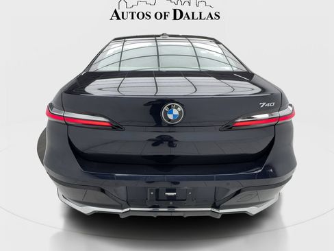 Used 2023 BMW 740i w/ Luxury Rear Seating Package RWD image 9