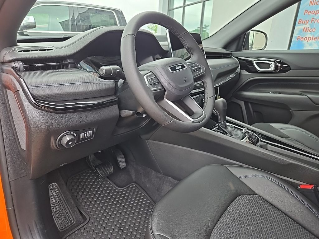 New 2026 Jeep Compass Latitude AWD/4WD image 32