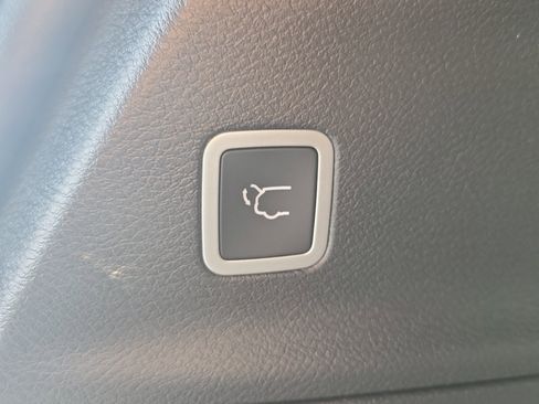 New 2026 Chrysler Pacifica Limited image 25