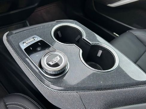 Used 2025 Cadillac Optiq Luxury 2 w/ LPO, ONYX Package image 20