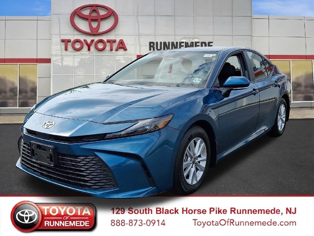 Used 2025 Toyota Camry LE w/ Convenience Package FWD image 3