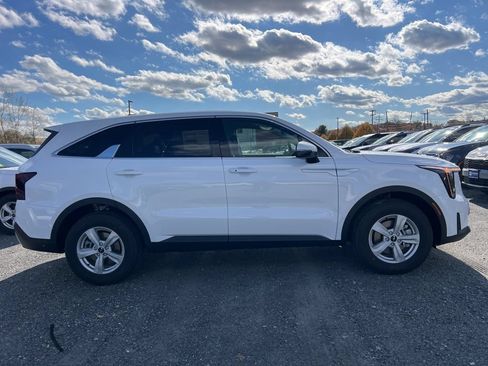 New 2026 Kia Sorento LX FWD image 4