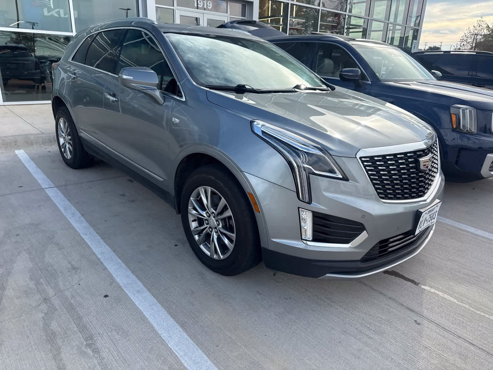 Used 2023 Cadillac XT5 Premium Luxury FWD image 2