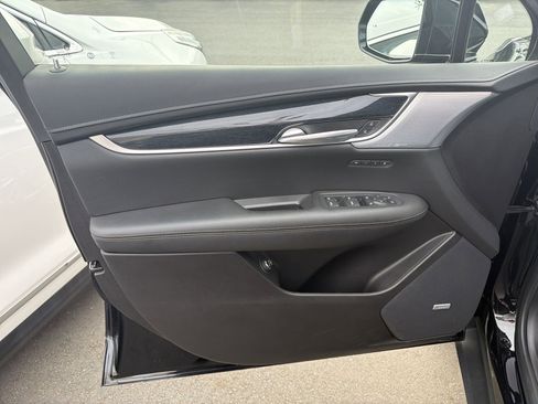 Certified 2025 Cadillac XT5 Premium Luxury image 9