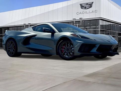 Used 2024 Chevrolet Corvette Stingray Preferred Cpe w/ Z51 Performance Package RWD image 2