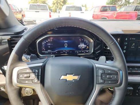 Used 2025 Chevrolet Silverado 1500 LTZ AWD/4WD image 25