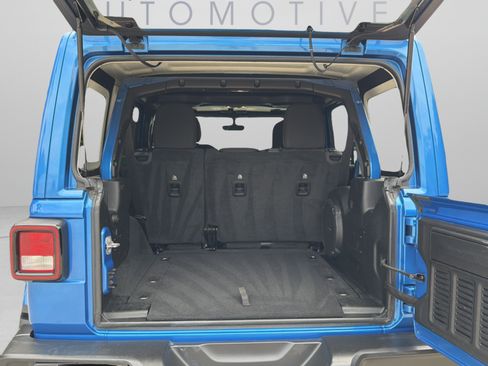 Used 2022 Jeep Wrangler Unlimited Sahara AWD/4WD image 23