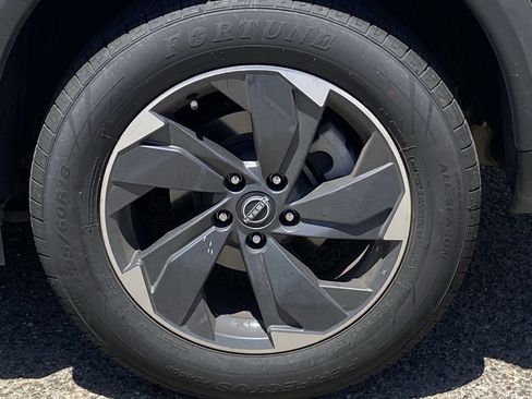 Certified 2024 Nissan Rogue SV FWD image 6