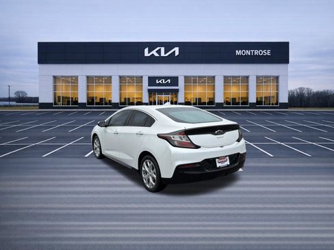 Used 2018 Chevrolet Volt Premier w/ Driver Confidence Package FWD image 7