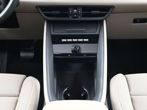 Used 2025 Porsche Macan 4 Electric image 10