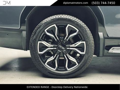 Used 2025 GMC Sierra EV Denali AWD/4WD image 41
