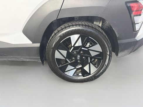 Used 2025 Hyundai Kona SEL FWD image 11