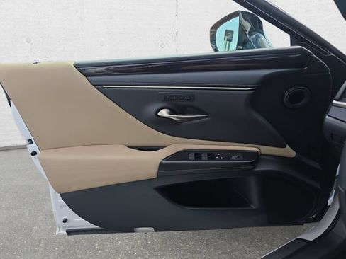 Used 2019 Lexus ES 350 w/ Accessory Package 2 FWD image 27