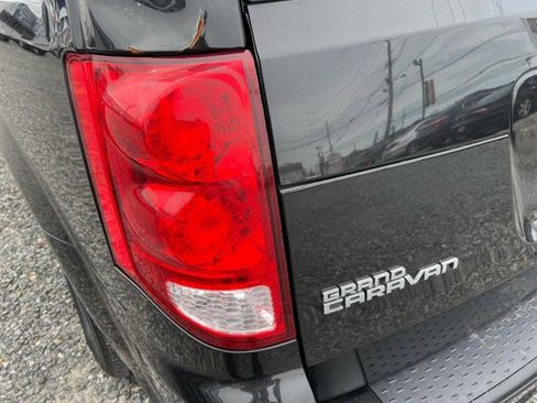 Used 2018 Dodge Grand Caravan SE FWD image 37