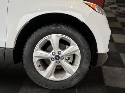 Used 2019 Ford Edge SE w/ SE Fleet Driver's Package image 11