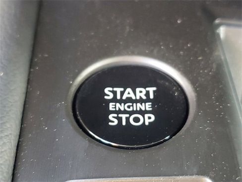 New 2026 Nissan Kicks SR image 17