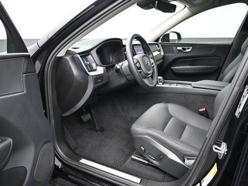 Used 2025 Volvo XC60 B5 Plus w/ Climate Package AWD/4WD image 9