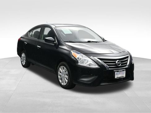Used 2019 Nissan Versa SV FWD image 7