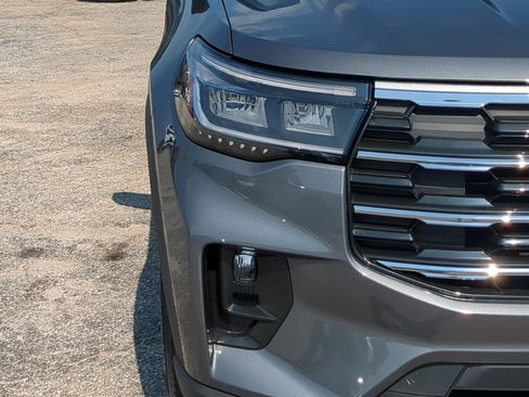 Certified 2025 Ford Explorer Active w/ Active Comfort Package RWD image 8